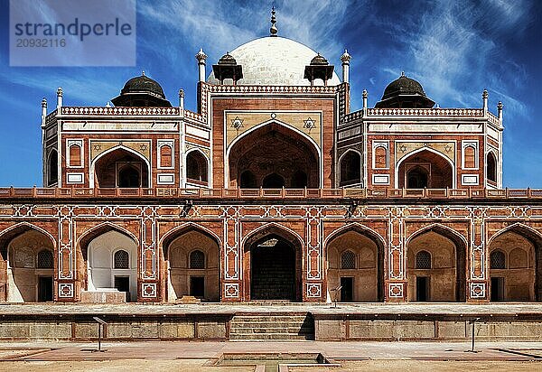 Humayuns Grabmal. Delhi  Indien. UNESCO Weltkulturerbe. Frontalansicht