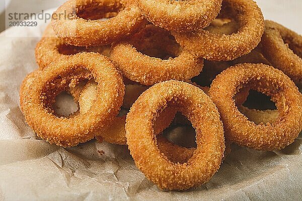 Frittierte Zwiebelringe  frittiert  Snack  keine Menschen  selektiver Fokus