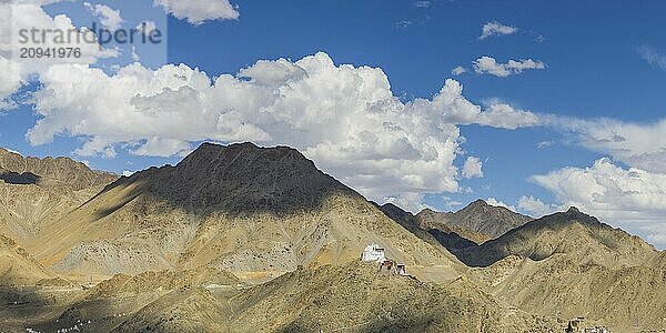 Das Kloster Namgyal Tsemo Gompa auf dem Tsenmo-Hügel  ein Aussichtspunkt über Leh  Ladakh  Jammu und Kaschmir  Indien  Asien