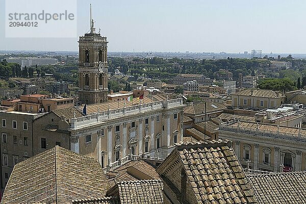 Blick vom Monumento Vittorio Emanuele II  Blick zum Torre della Patarina und Palazzo Senatorio  Rom  Italien  Europa