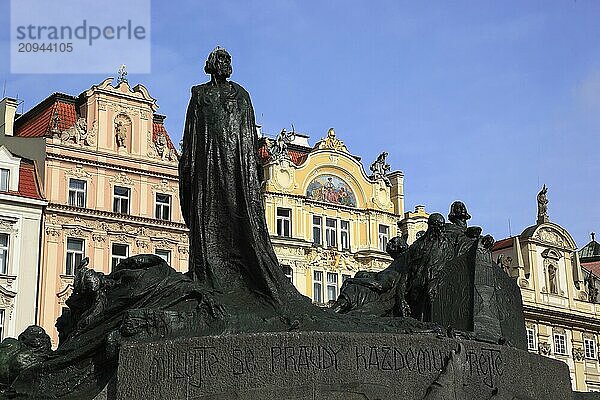 Jan-Hus-Denkmal am Altstaedter Ring  Prag  Tschechien  Europa