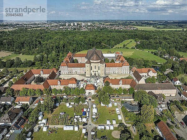 Luftbild von der Klosteranlage Wiblingen  ehemalige Benediktinerabtei dann Schloss und Kaserne  Ulm  Baden-Württemberg  Deutschland  Europa