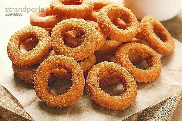 Frittierte Zwiebelringe  frittiert  Snack  keine Menschen  selektiver Fokus