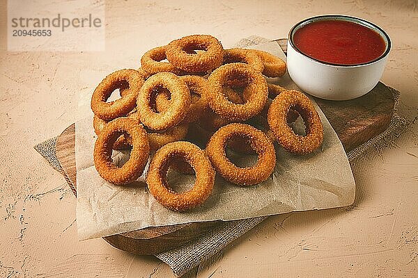 Frittierte Zwiebelringe  frittiert  Snack  keine Menschen  selektiver Fokus