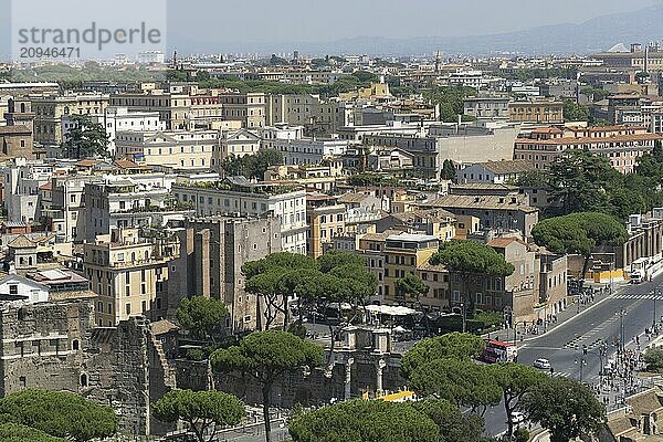 Blick vom Monumento Vittorio Emanuele II  Piazza Venezia  Rom  Italien  Europa