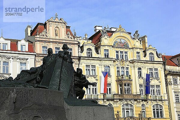 Jan-Hus-Denkmal am Altstaedter Ring  Prag  Tschechien  Europa