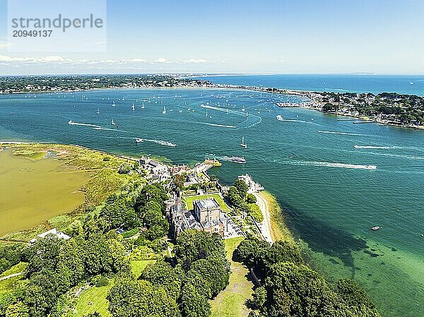 Brownsea Castle auf Brownsea Island aus einer Drohne  Poole  Dorset  England  Großbritannien  Europa