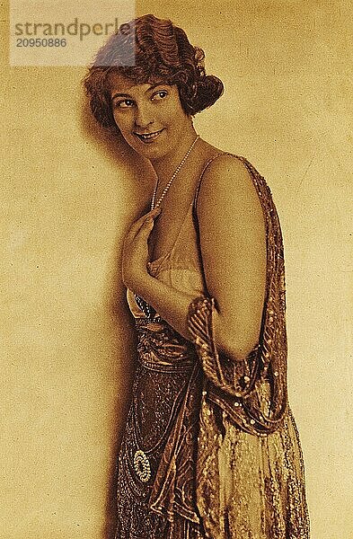 Studio Porträt der Hollywood Schauspielerin Priscilla Dean  die in der Stummfilmzeit berühmt war. Mittelfalte aus der Picture Show Art Supplement um 1923