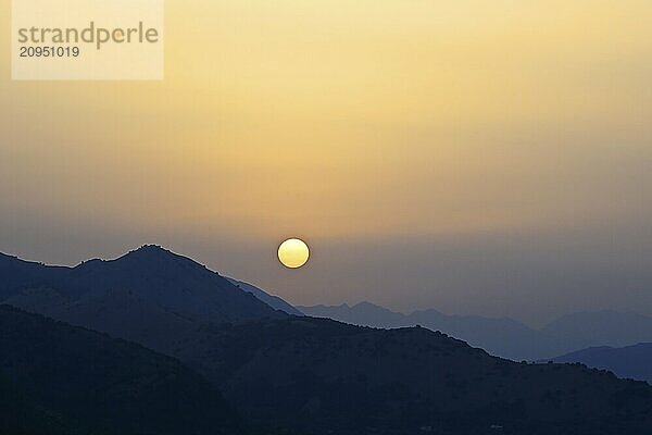 Blick auf die Berge bei Sonnenuntergang  Sepino  Molise  Italien  Europa