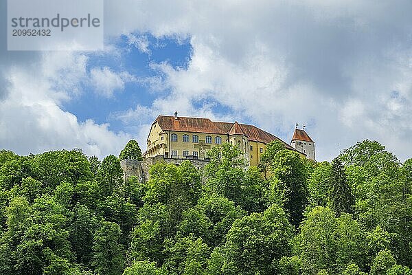 Blick auf Schloss Neuburg am Inn  Österreich  Europa