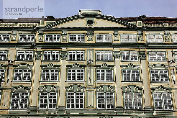 Stadtteil Prager Kleinseite  der Palast  Palac Smirickych  Kulturdenkmal auf den Kleinseitner Platz  Prag  Tschechien  Europa