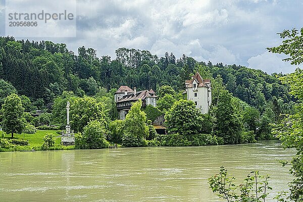 Blick auf Burg Wernstein am Inn  Österreich  Europa