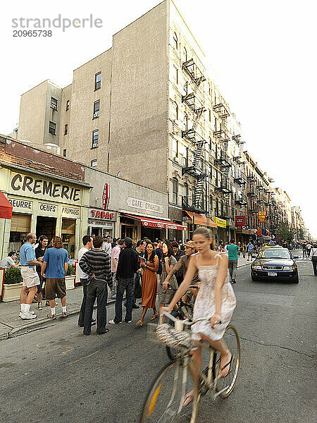 Street scene near French bar