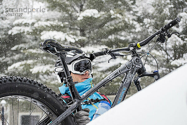 Man loading fat tire bicycle on car bicycle rack