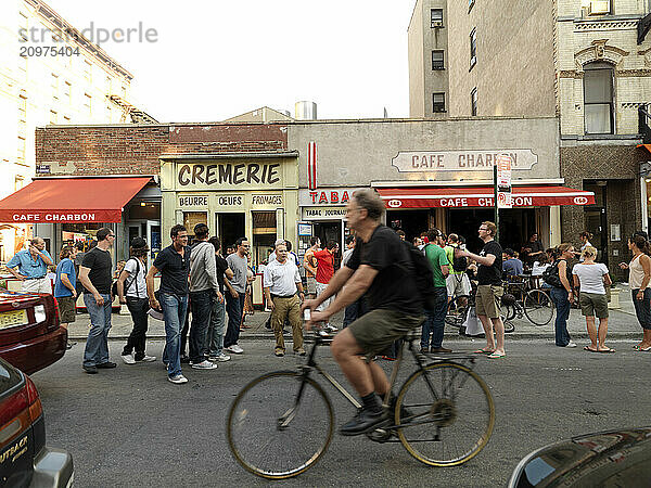 Street scene near French bar