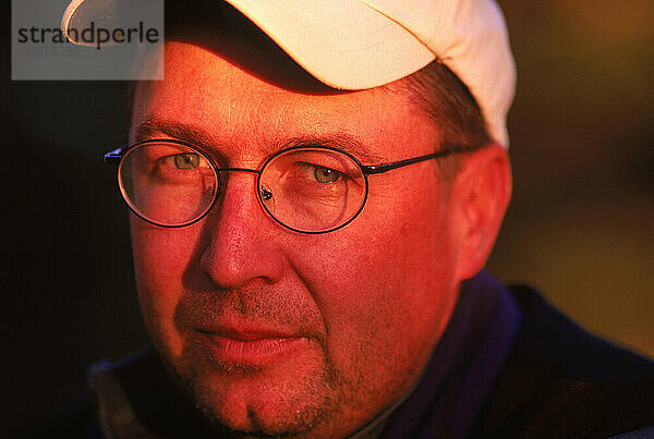 Portrait of a man with glasses.