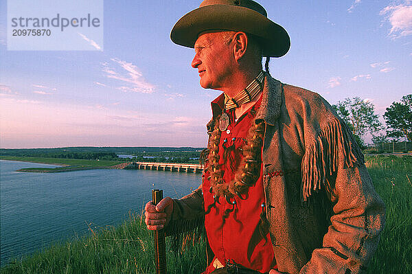 Elderly man with musket.