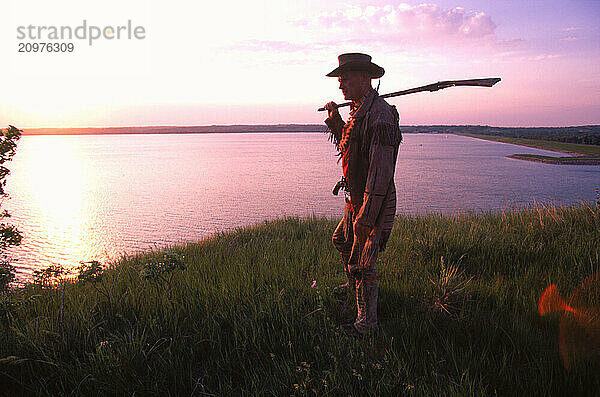 Elderly man with musket.