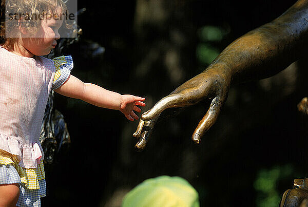 Gril and Statue.