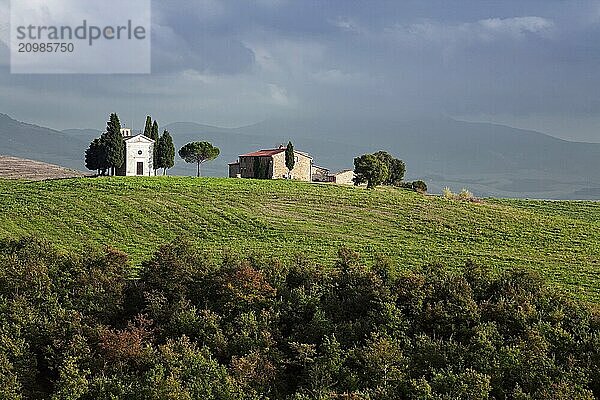 Little chapel in the beautiful landscape of Tuscany