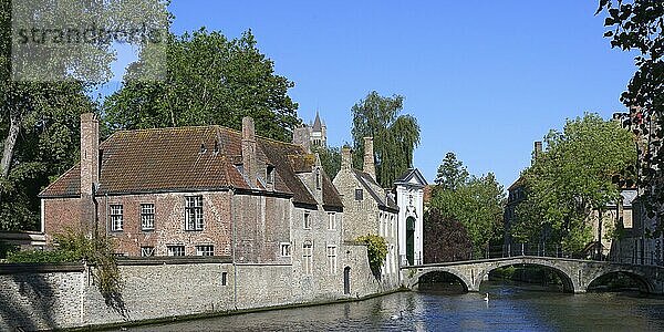 Princely Beguinage Ten Wijngaerde bridge  Bruges  Flanders  Belgium  Europe