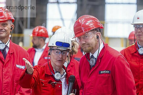 Minister President Michael Kretschmer takes part in the inauguration of a hydrogen-capable forging furnace at the Gröditz forging plant. The Prime Minister will then symbolically press a green start button to put the forging furnace into operation. With the commissioning  the Göditz forging plant is now able to use hydrogen on an industrial scale for the climate-neutral production of high-quality large forgings. Hanka Snatkin Technical Managing Director of Gröditzer Schmiedewerke  Schmiedewerke Gröditz GmbH  Gröditz  Saxony  Germany  Europe