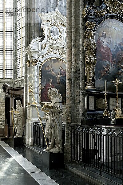 Gothic St. Nicholas Church  Lateral chapels  Ghent  Flanders  Belgium  Europe