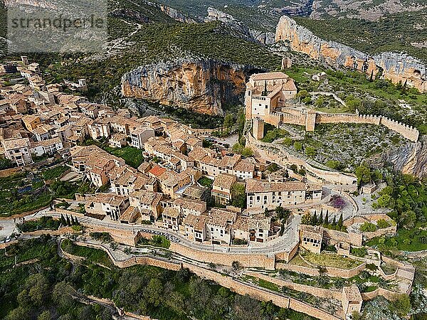 A picturesque village with tiled roofs and an impressive fortress surrounded by a mountainous landscape  aerial view  collegiate church on the hill  Colegiata de Santa María la Mayor  Alquézar  Alquezar  Huesca  Aragón  Aragon  Pyrenees  Spain  Europe