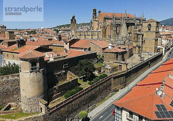 Historic castle and neighbouring buildings with red tiled roofs on a sunny day  aerial view  Romanesque and late Gothic cathedral  city wall  Plasencia  Cáceres  Caceres  Extremadura  Spain  Europe