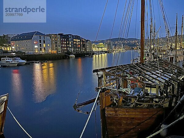 Harbour at night with illuminated boats and modern buildings in the background  Nidarelva  Trondheim  Tröndelag  Norway  Europe