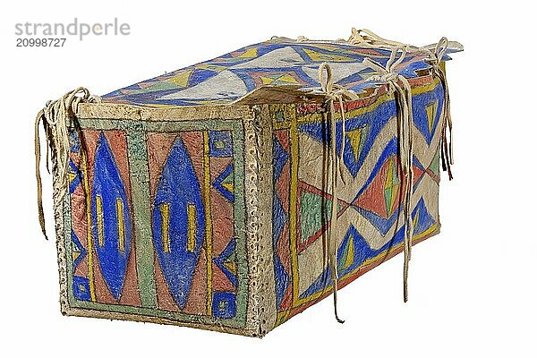 Transport box made of rawhide painted Indian with leather cords painted on white