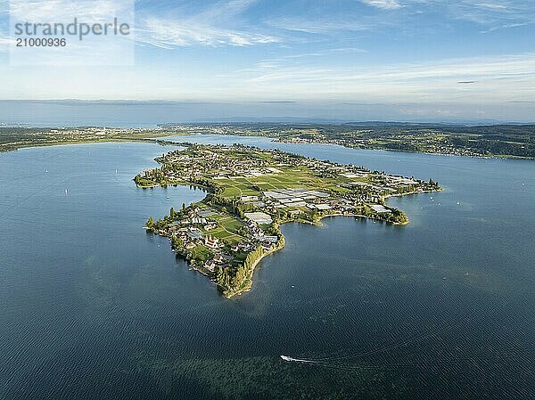 Aerial view  of the north-western tip of the island of Reichenau in Lake Constance  with the district of Niederzell and the columned basilica of St Peter and Paul  with Windegg Castle on the shore  district of Constance  Baden-Württemberg  Germany  Europe