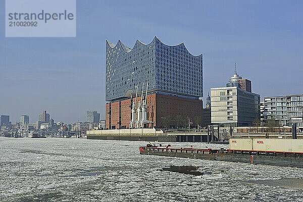 Europe  Germany  Hamburg  Elbe  View from the water to the Elbe Philharmonic Hall in winter with drifting ice  Panorama  Hamburg  Hamburg  Federal Republic of Germany  Europe