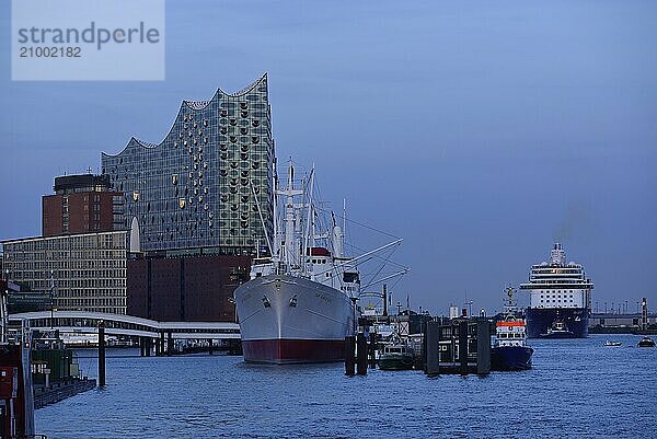 Germany  Hamburg  HafenCity  view to Elbe Philharmonic Hall  Hamburg's new concert hall  glass facade  museum ship Cap San Diego  former cargo ship  Mein Schiff 6  evening light  Hamburg  Hamburg  Federal Republic of Germany  Europe