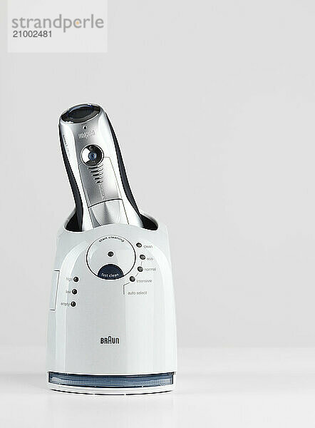 Braun 790CC  9595 Pulsonic self cleaning electric shaver isolated on white background