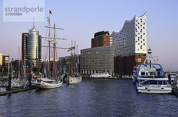 Europe  Germany  Hamburg  Elbe  harbour  Elbe Philharmonic Hall  view to Elbe Philharmonic Hall  evening light  Hamburg  Hamburg  Federal Republic of Germany  Europe