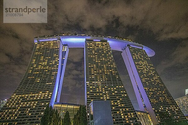 City skyline  view of the city and harbour from a skyscraper. Sunset in the rainy season  taken from the Marina Bay Sands Hotel  Singapore  Asia