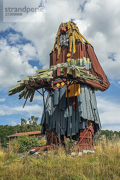 The Giant Vist  an 11.2 m high wooden sculpture by Calle Örnemark standing at highway E4 in Huskvarna  Småland  Sweden  Scandinavia  Europe