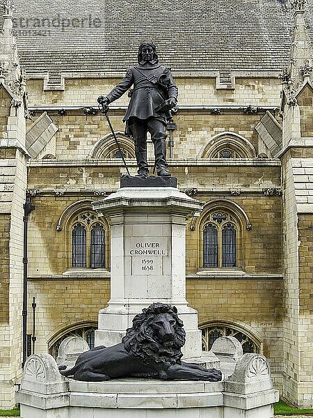 Statue of Oliver Cromwell  London  England  United Kingdom  Europe