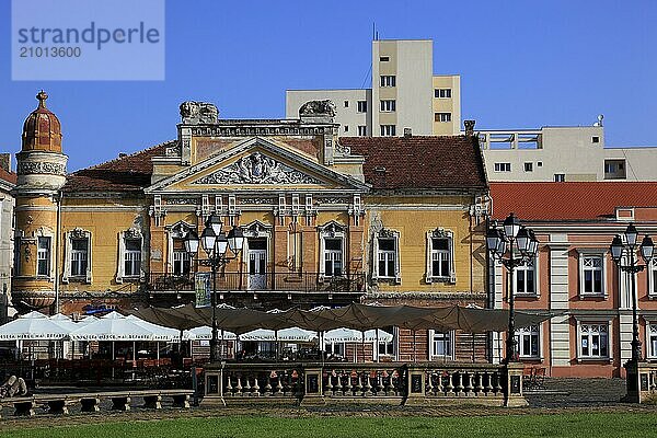 The house with the lions at Piata Unirii  Unification Square  Timisoara  Timisoara  Banat  Romania  Europe