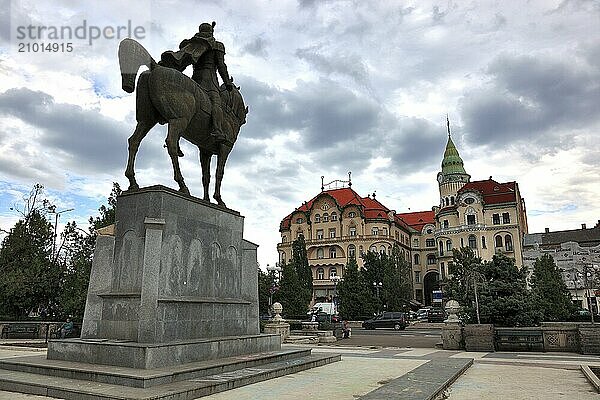 Romania  Kreisch region  Oradea  Grosswardein  equestrian statue  monument to Mihail Viteazul and Black Eagle Palace  Vulturul Negro at Piata Unirii  Europe