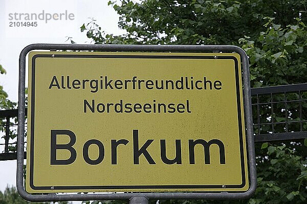 Town sign  Borkum  Allergy-friendly North Sea island  Holiday  Lower Saxony  Germany  Town entrance sign on the island of Borkum  Europe