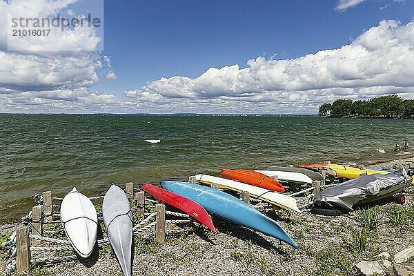 Canoe on the beach  Saint Lawrence River  Province of Quebec  Canada  North America