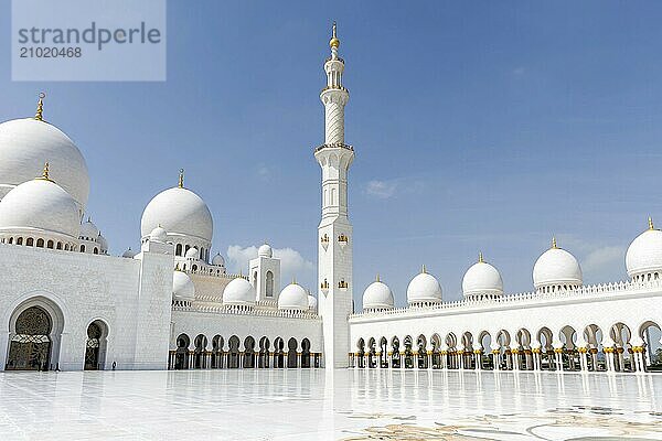 Sheikh Zayed Grand Mosque Abu Dhabi in Abu Dhabi  United Arab Emirates  Asia