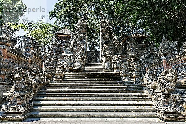 Pura Taman Saraswati  Tor  entrance gate  temple  Hinduism  Ubud  Bali  Indonesia  Asia