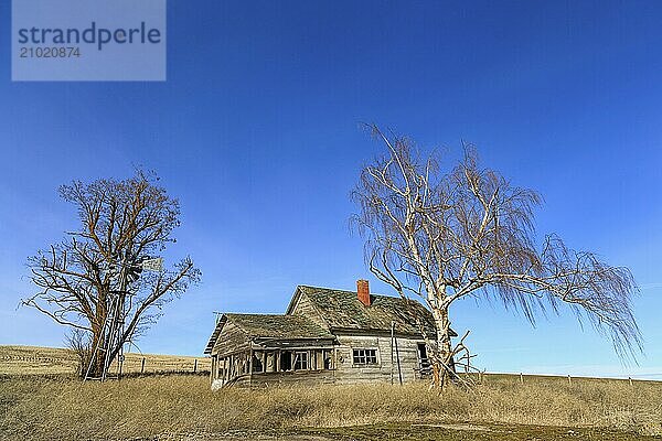 An old abandoned house in the countryside in eastern Washington