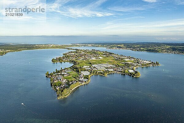 Aerial view  of the north-western tip of the island of Reichenau in Lake Constance  with the district of Niederzell and the columned basilica of St Peter and Paul  with Windegg Castle on the shore  district of Constance  Baden-Württemberg  Germany  Europe