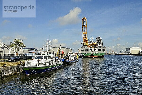 Kaiserhafen Eins with ships  Bremerhaven  Bremen  Germany  Europe