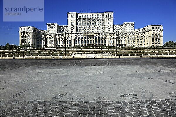 City centre  the Parliament  the Palace of the Parliament  Palace of the Parliament  at the end of Boulevard Unirii  Bucharest  Romania  Europe