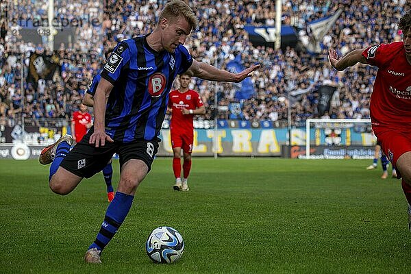 06.04.2024  Football 3rd League  Season 2023/24  Matchday 32: Waldhof Mannheim vs SpVgg Unterhaching (6:1) . Player on the ball: Fridolin Wagner (8  Waldhof Mannheim)